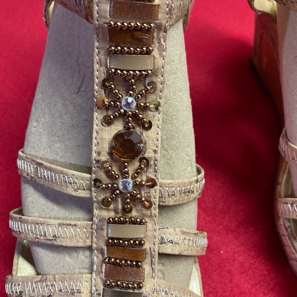 White Mountain Cream Wedge Shoes with Supportive Design - Picture 2 of 5